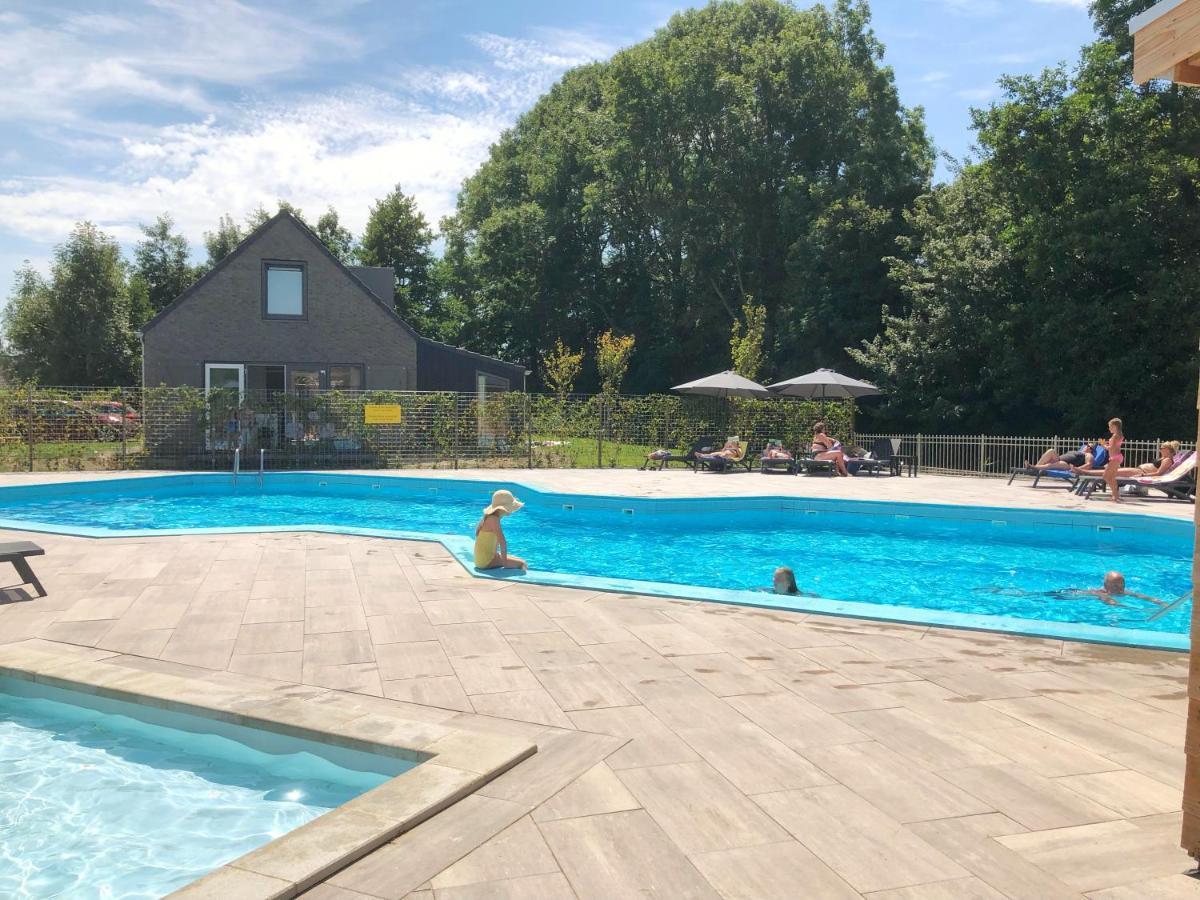 Bungalow 36 Op Recreatiepark De Wielen 신트 마르턴 외부 사진
